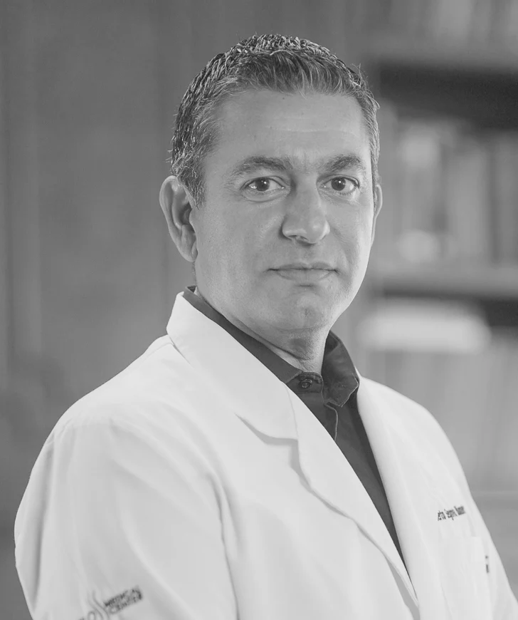 Dr. Roberto Segovia